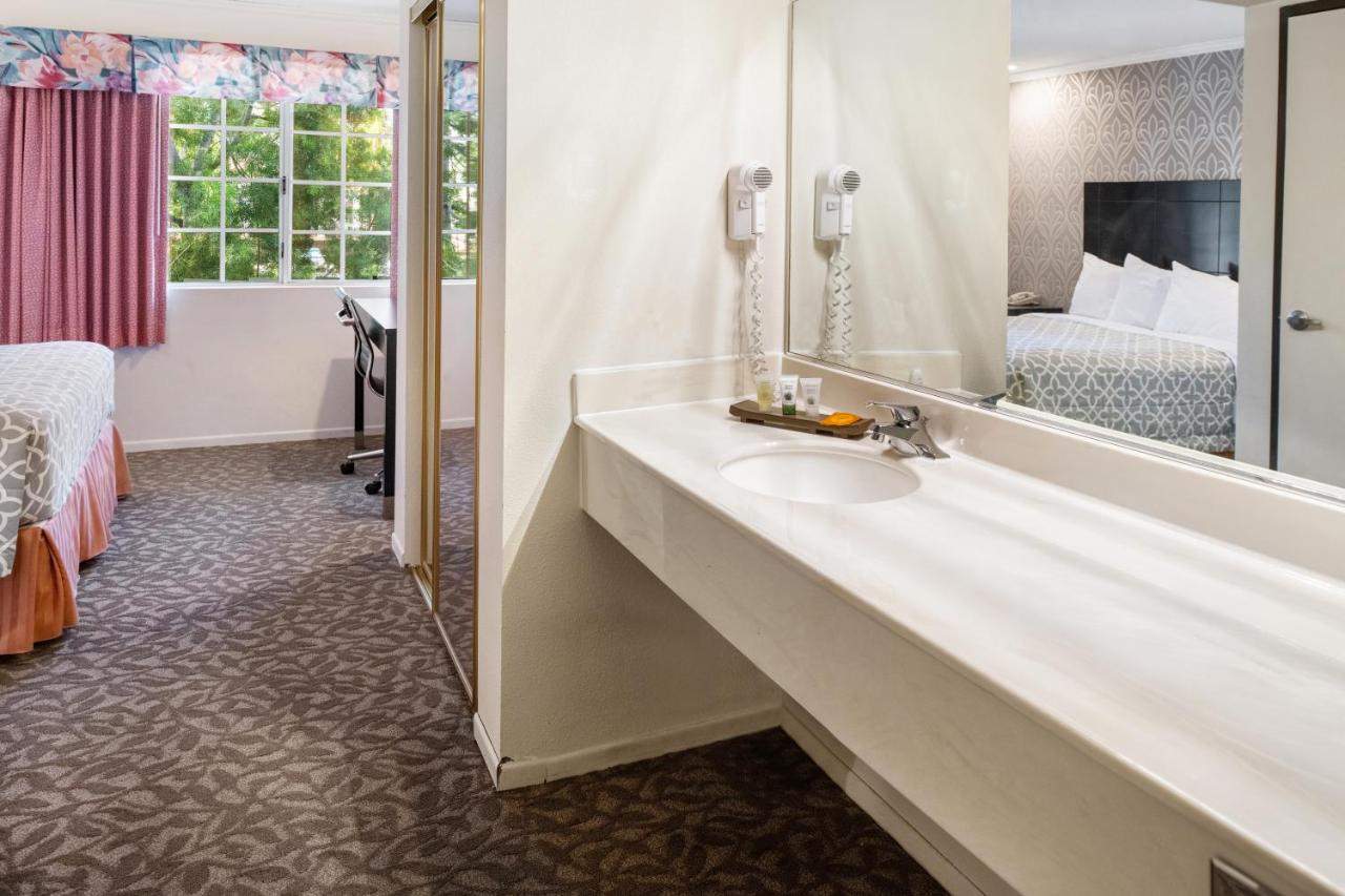 King Room at Glendale Hotel