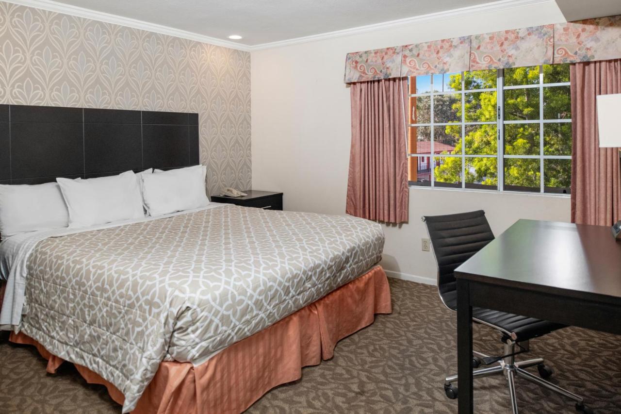 King Room at Glendale Hotel