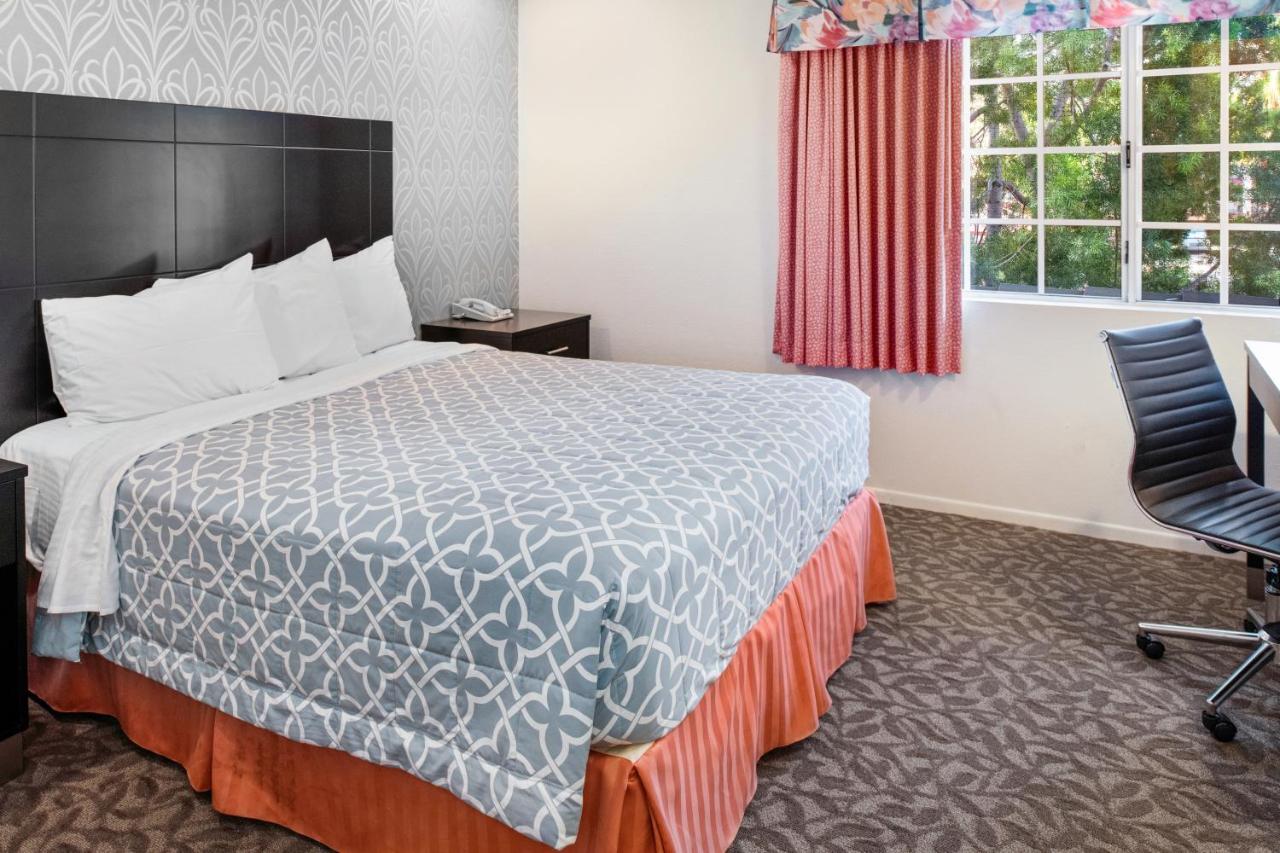 King Room at Glendale Hotel
