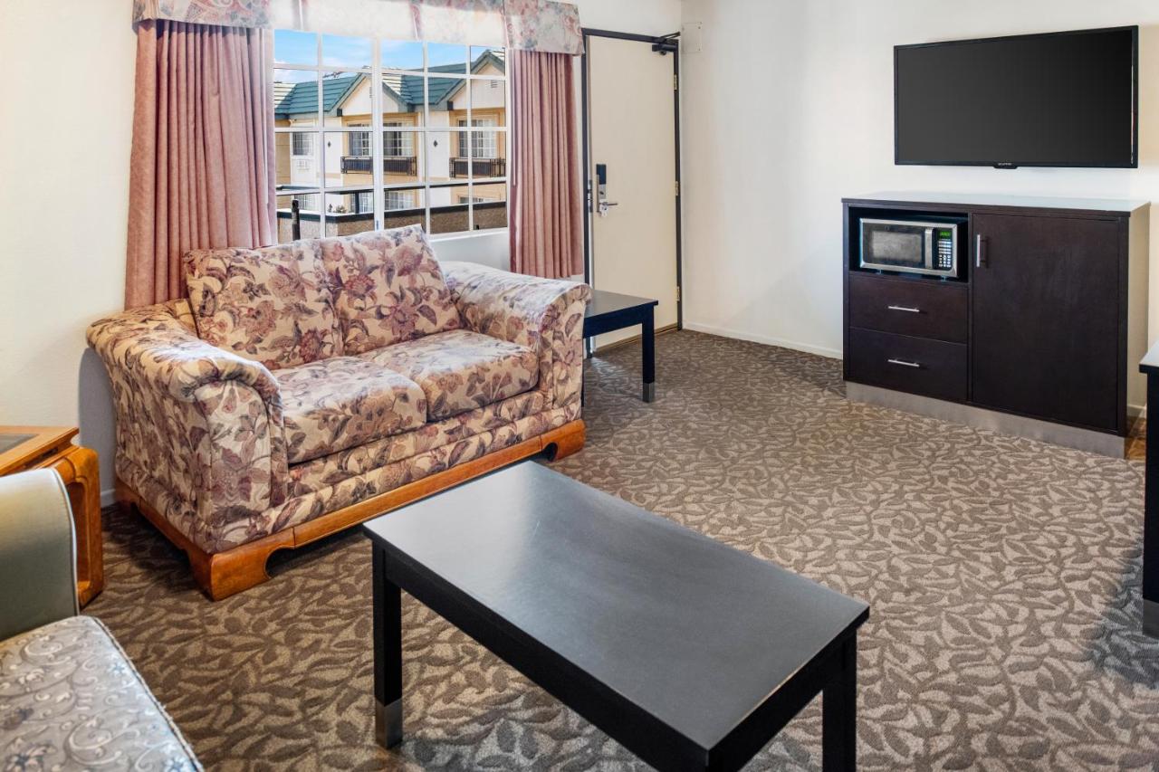 King Room at Glendale Hotel