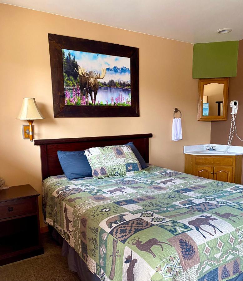 | Moosehead Lodge