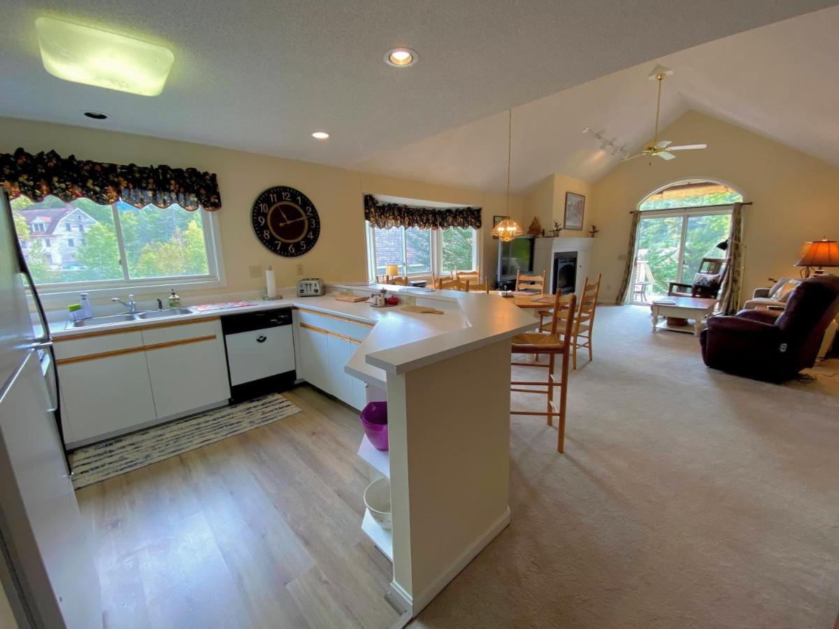 | F2 Comfortable golf course townhouse within walking distance of Mount Washington Hotel