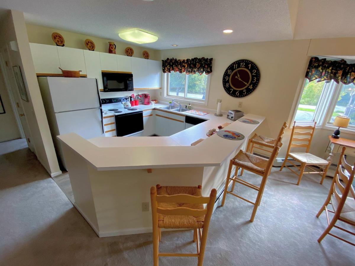 | F2 Comfortable golf course townhouse within walking distance of Mount Washington Hotel