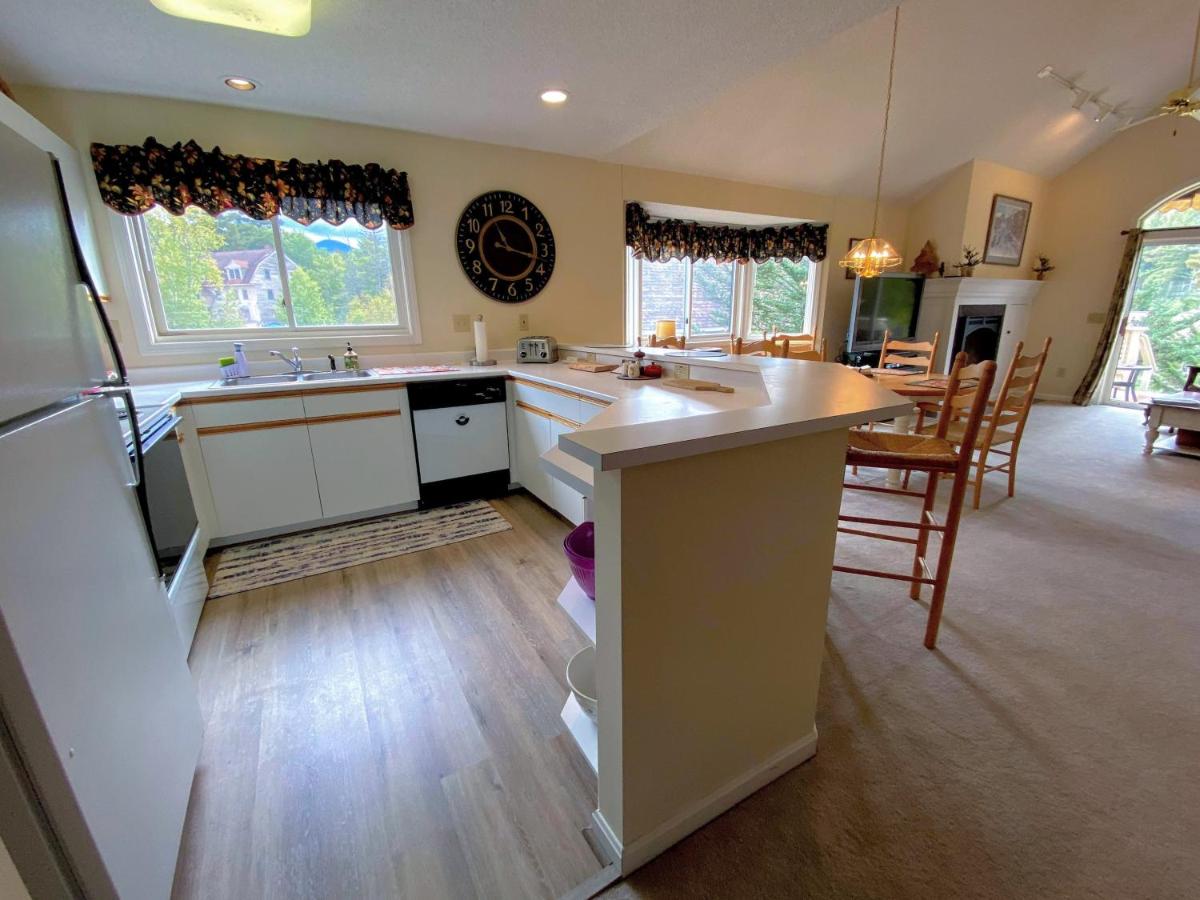 | F2 Comfortable golf course townhouse within walking distance of Mount Washington Hotel