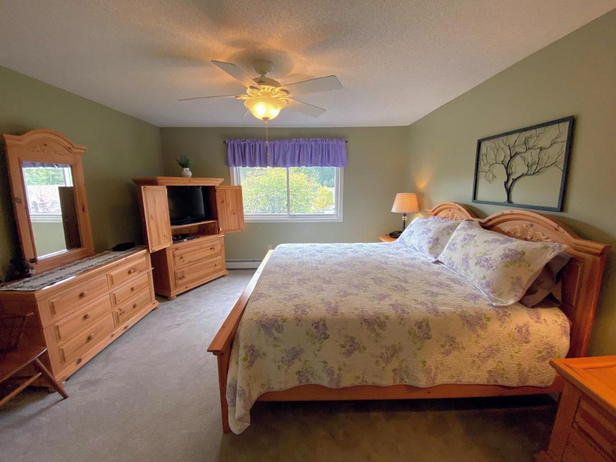 | F2 Comfortable golf course townhouse within walking distance of Mount Washington Hotel