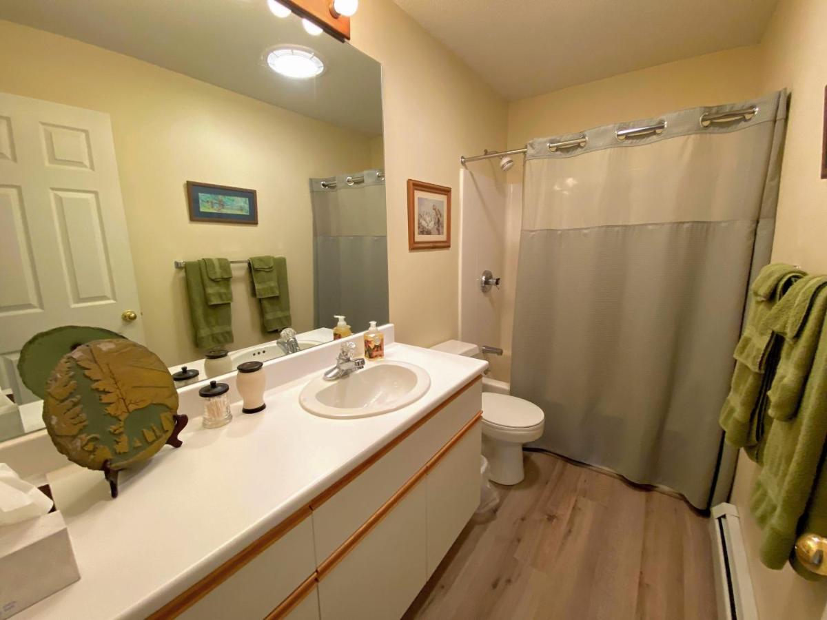 | F2 Comfortable golf course townhouse within walking distance of Mount Washington Hotel