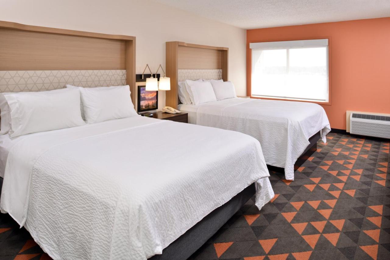 Queen Room with Two Queen Beds - Atrium View at Holiday Inn Great Falls- Convention Center, an IHG Hotel
