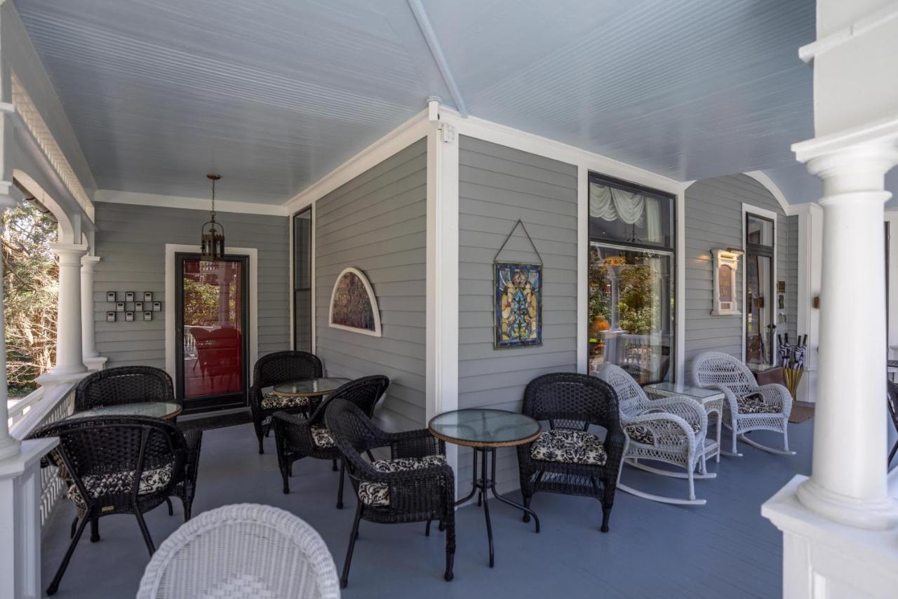 | The 1899 Wright Inn & Carriage House