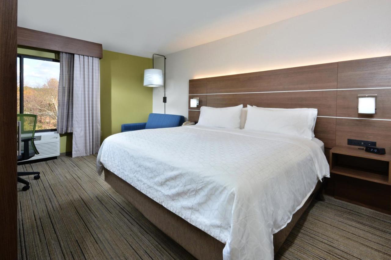 Standard King Room with Sofa Bed at Holiday Inn Express Raleigh Durham Airport by IHG