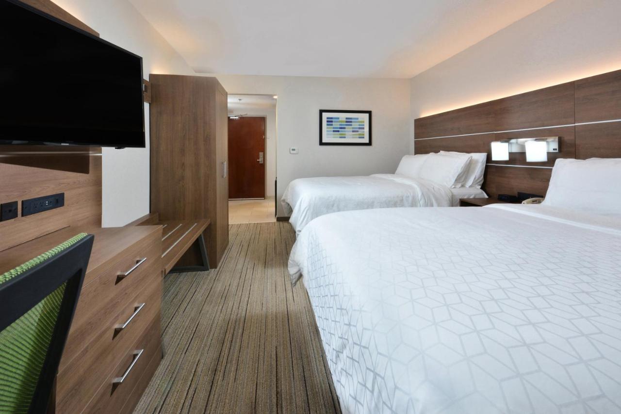 Standard Queen Room at Holiday Inn Express Raleigh Durham Airport by IHG