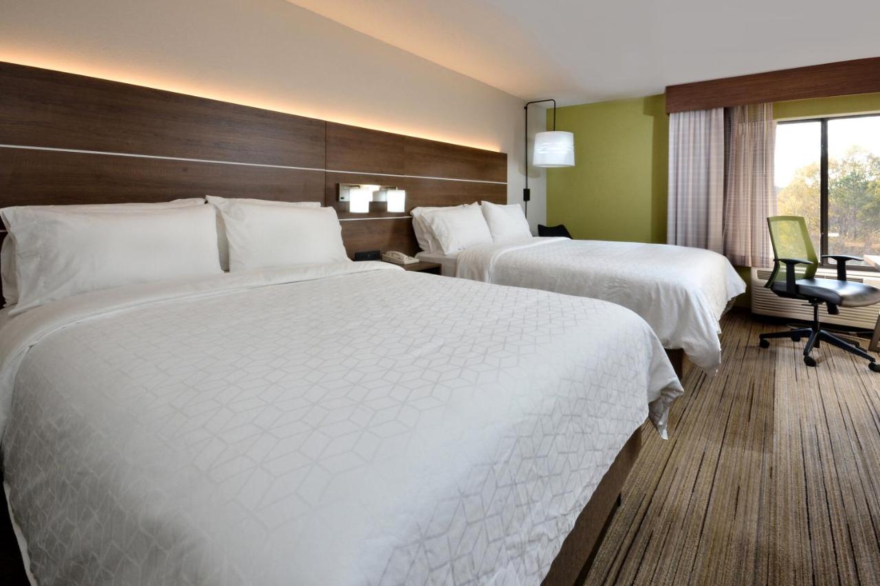 Queen Room - Disability Access at Holiday Inn Express Raleigh Durham Airport by IHG