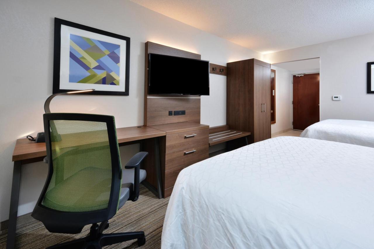 Queen Room - Disability Access at Holiday Inn Express Raleigh Durham Airport by IHG