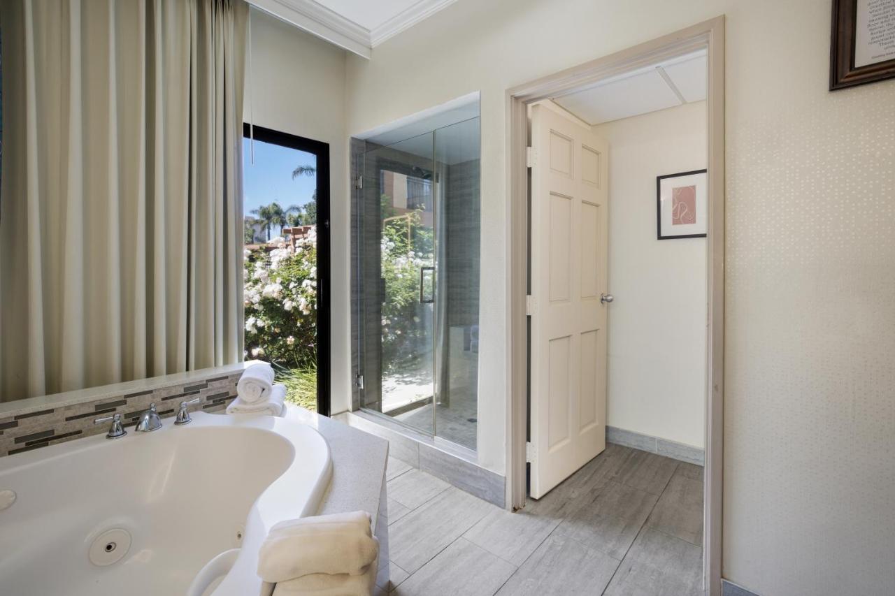 King Suite with Whirlpool - Non-Smoking at MainStay Suites John Wayne Airport by Choice Hotels