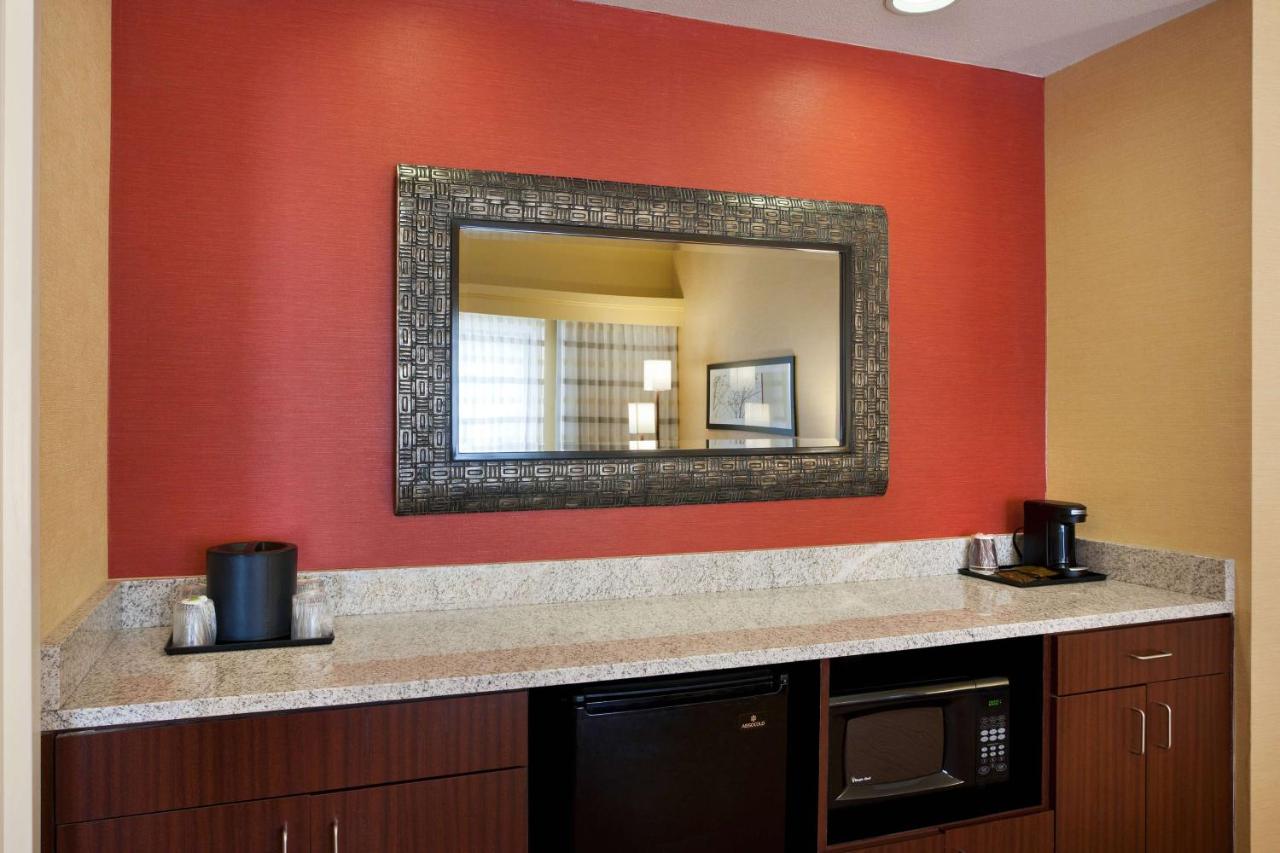 One Bedroom Suite King with Tub - Mobility Accessible at Sonesta Select Las Vegas Summerlin