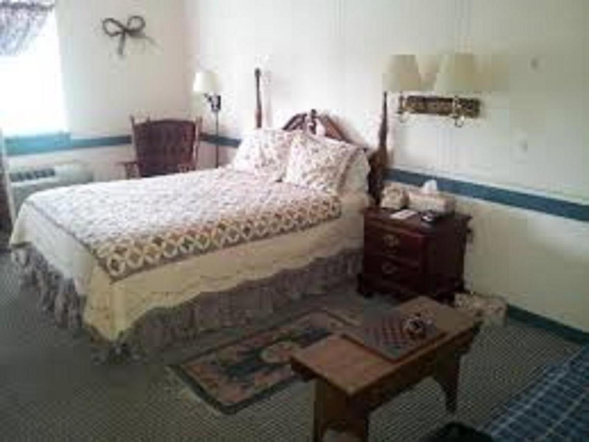 | Country Living Inn
