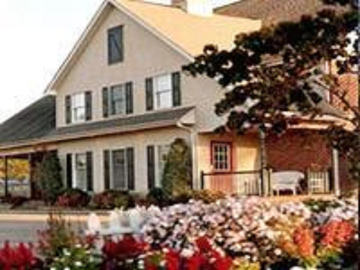 | Country Living Inn