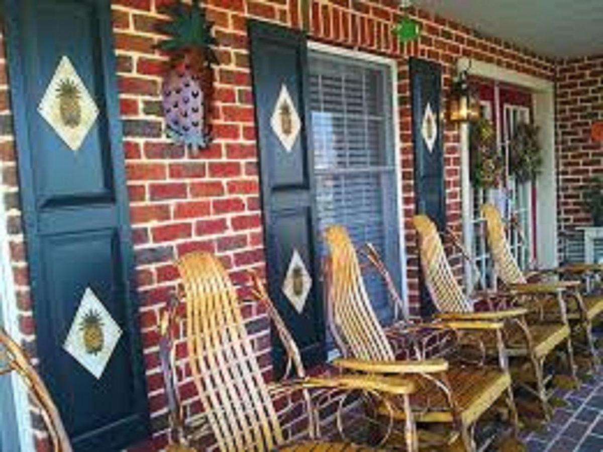 | Country Living Inn