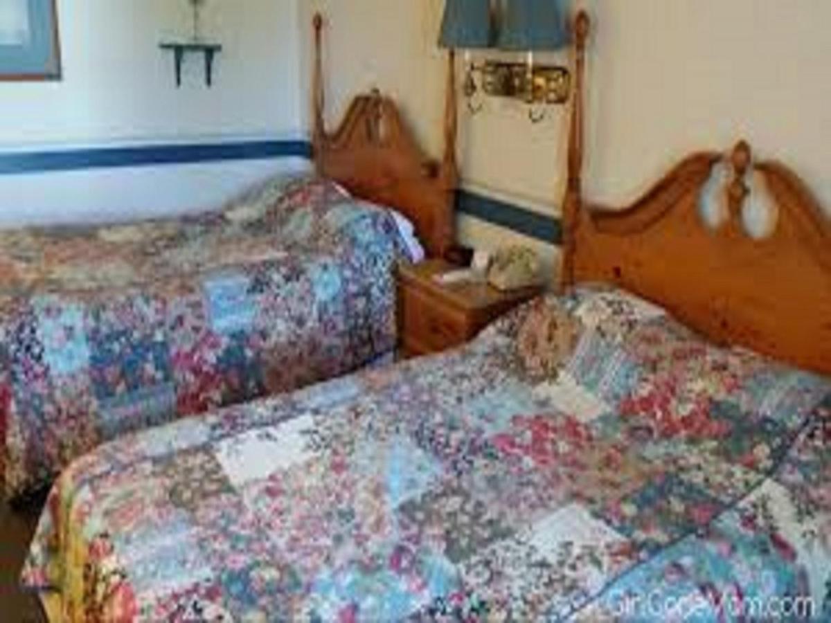| Country Living Inn