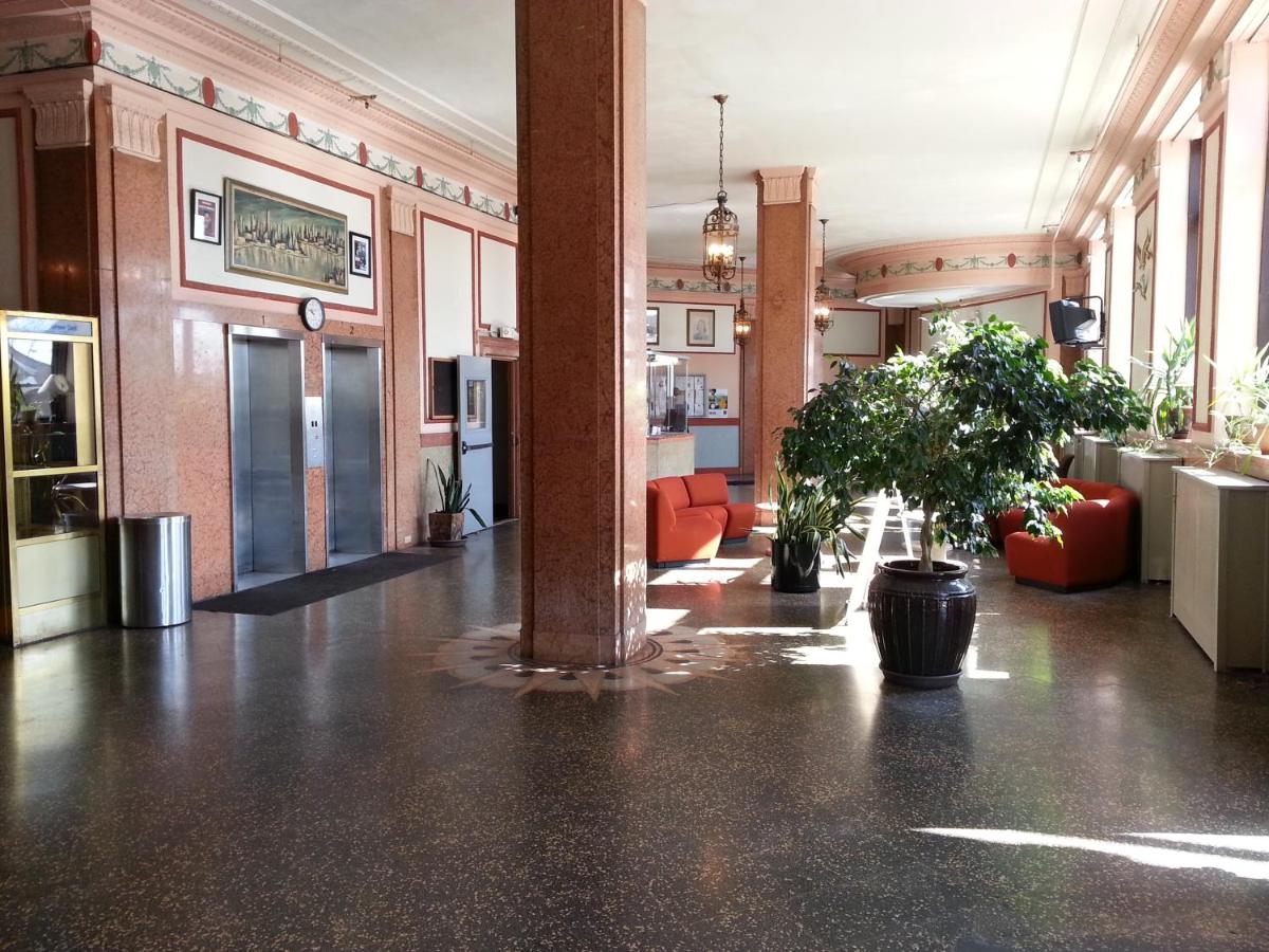 | Hotel Riviera