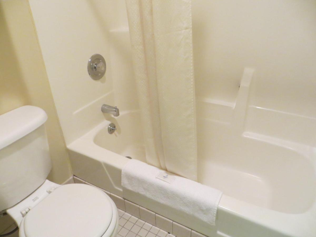 | Golden Manor Inn & Suites