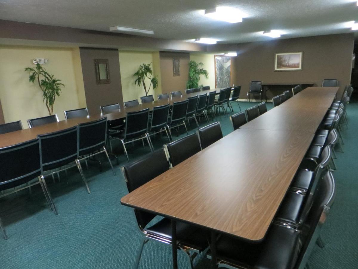 | Golden Manor Inn & Suites