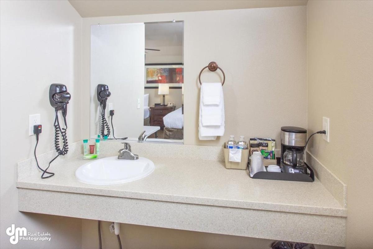 | Kenai Airport Hotel