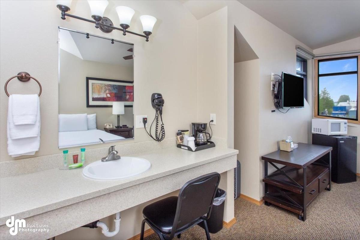 | Kenai Airport Hotel