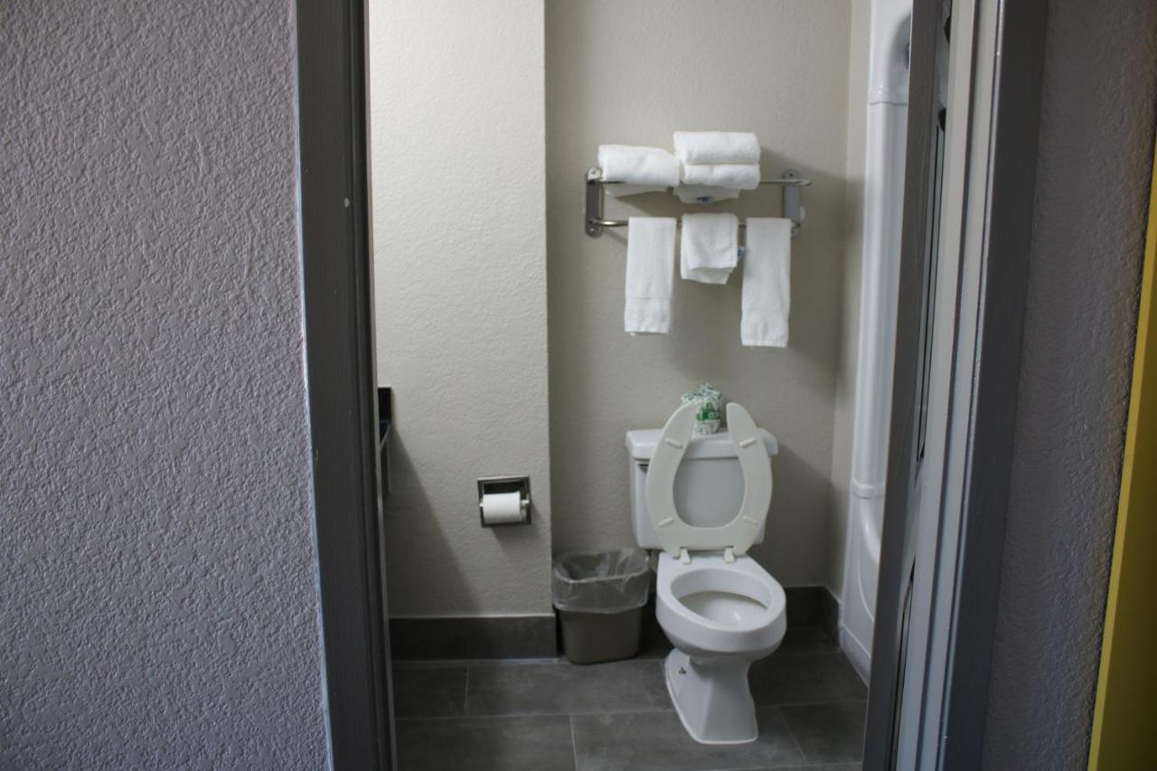 King Room - Non-Smoking at Days Inn by Wyndham Waco University Area