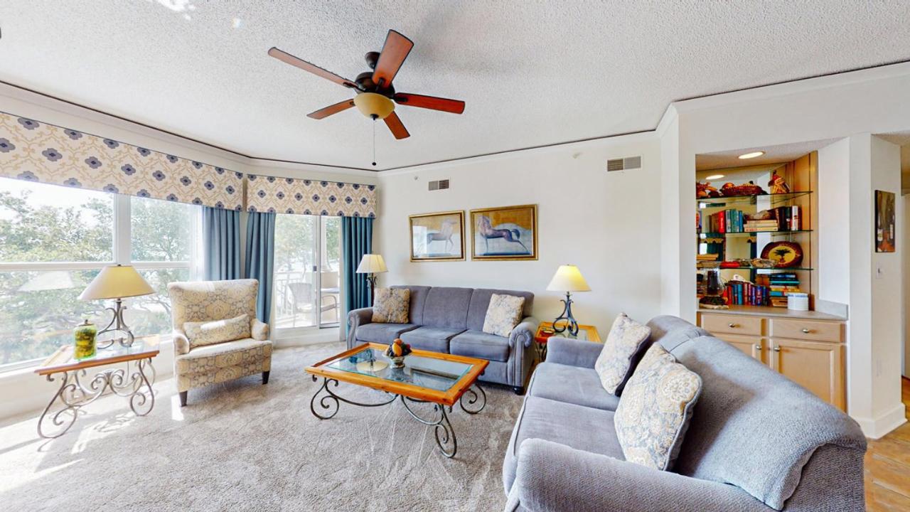 | 5506 Hampton Place South