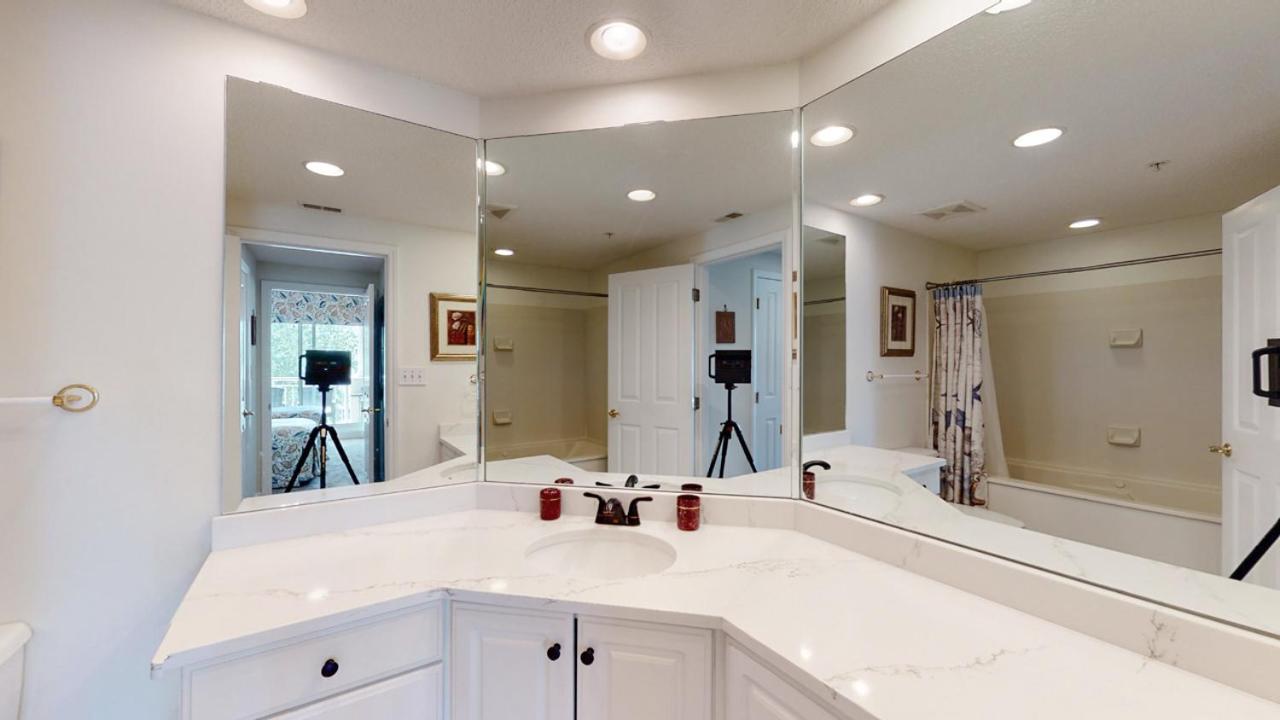 | 5506 Hampton Place South
