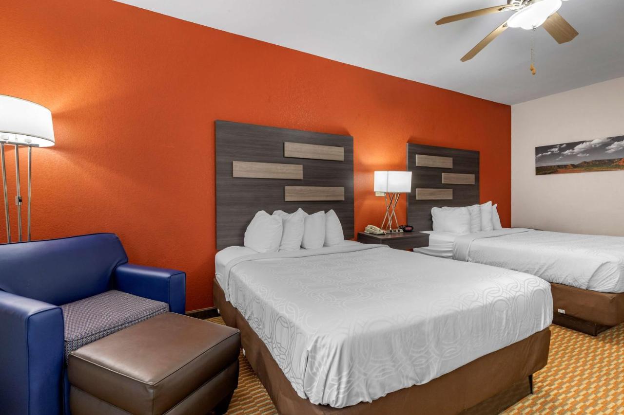 Queen Room with Roll-In Shower - Disability Access/Non-Smoking at Best Western Palo Duro Canyon Inn & Suites