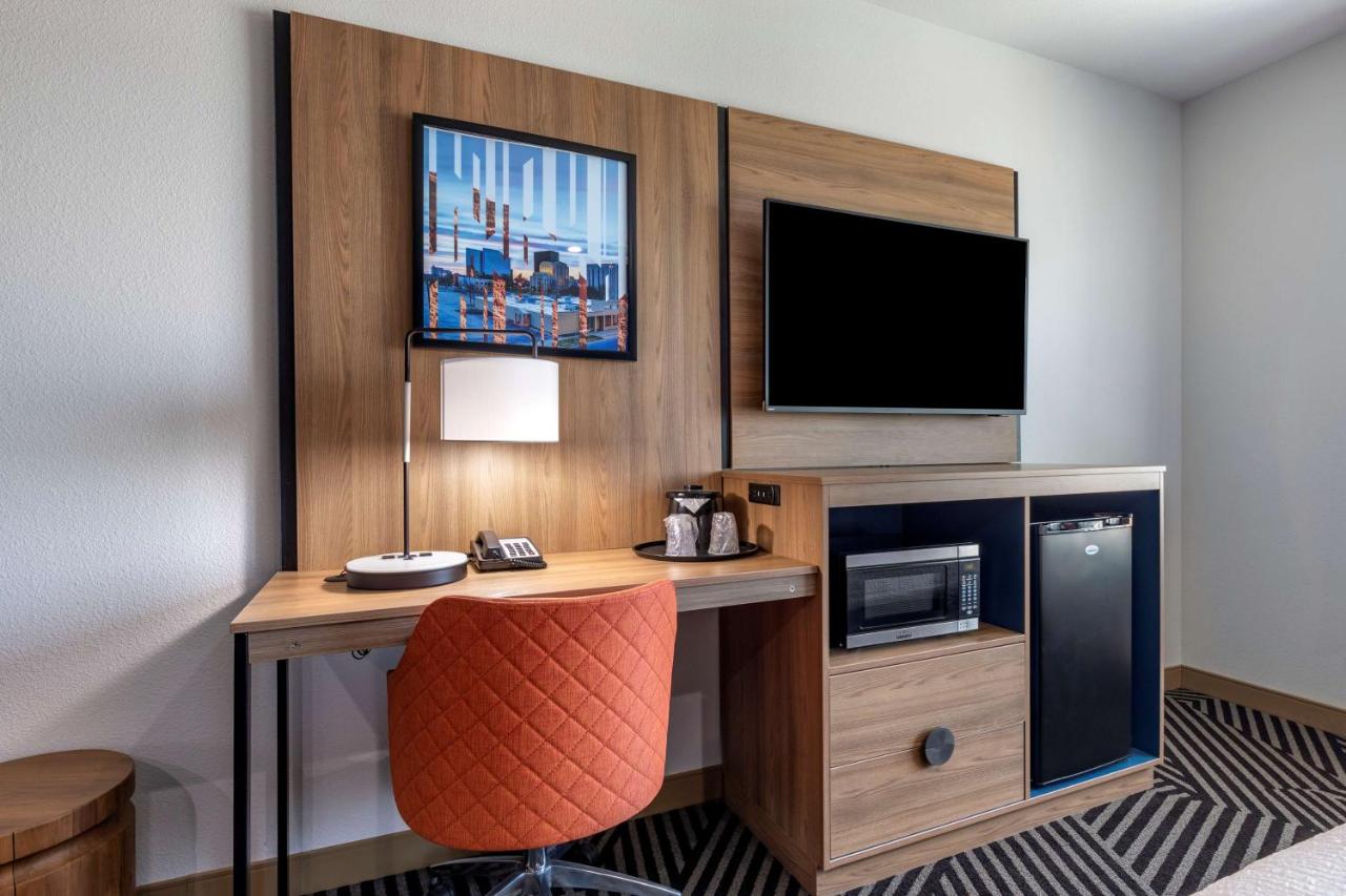 King Suite with Single Sofa Bed at Best Western Plus Amarillo East Hotel
