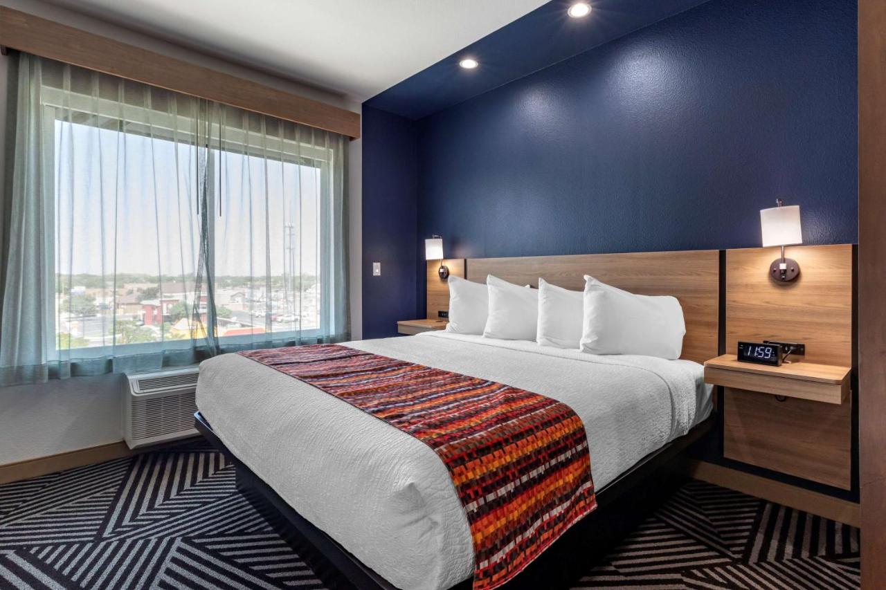 King Suite with Single Sofa Bed at Best Western Plus Amarillo East Hotel