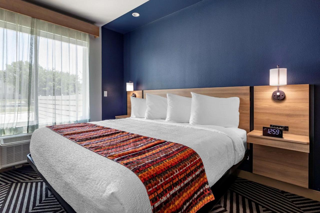 King Suite with Roll - In Shower - Disability Access at Best Western Plus Amarillo East Hotel