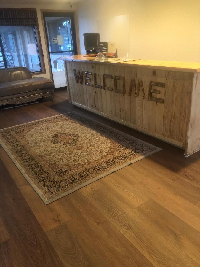 | Red Lion Inn and Suites La Pine, Oregon