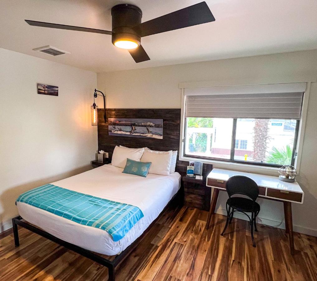 Standard Queen Room at Haley Hotel