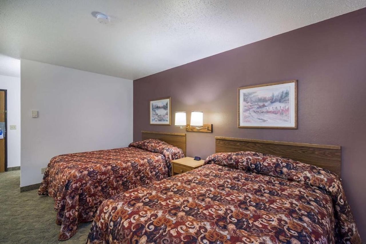 | Rodeway Inn Gateway to Medora T-Roosevelt & Makoshika State Park