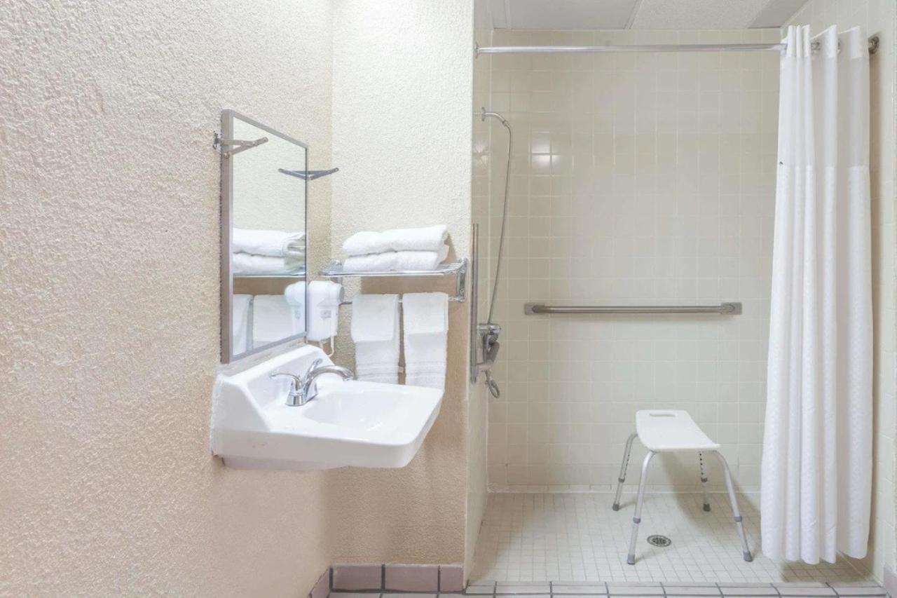 King Room - Disability Access - Non-Smoking at Super 8 by Wyndham Columbia