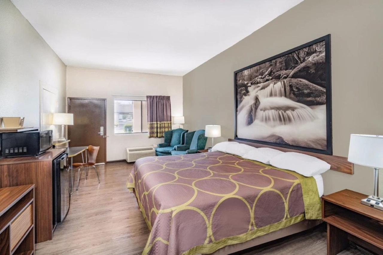 King Room - Disability Access - Non-Smoking at Super 8 by Wyndham Columbia