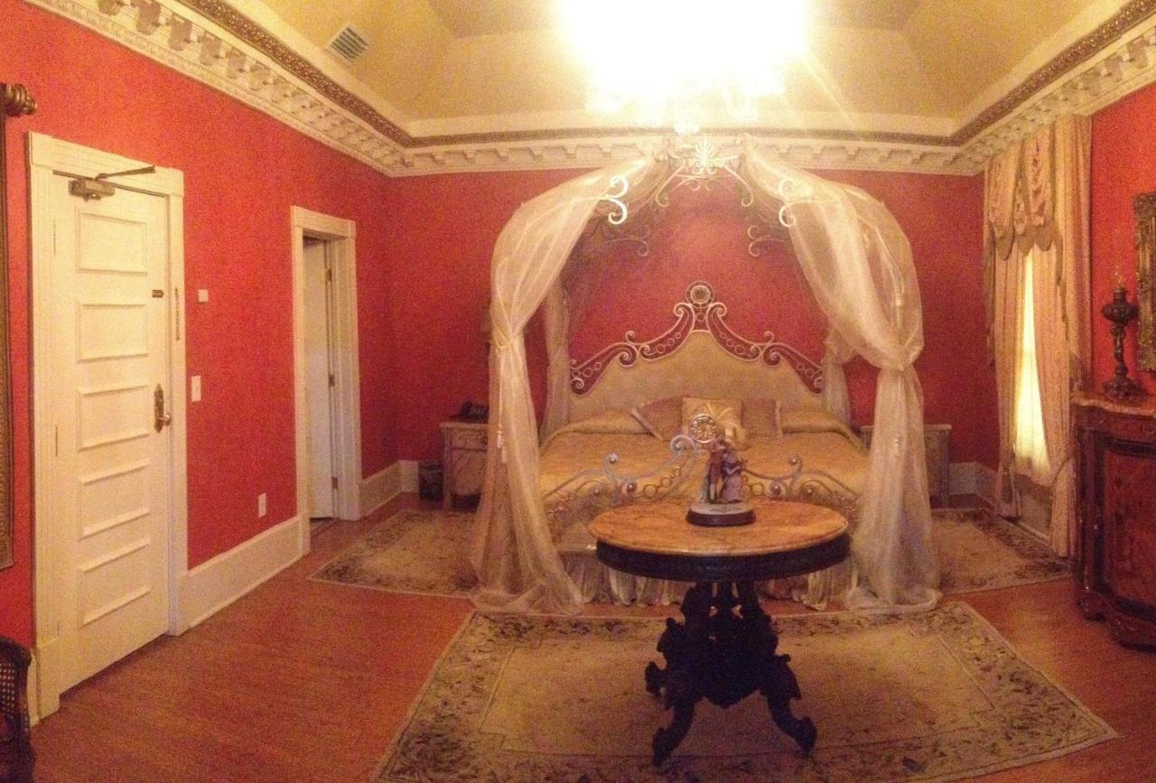 | The Hotel Magnolia