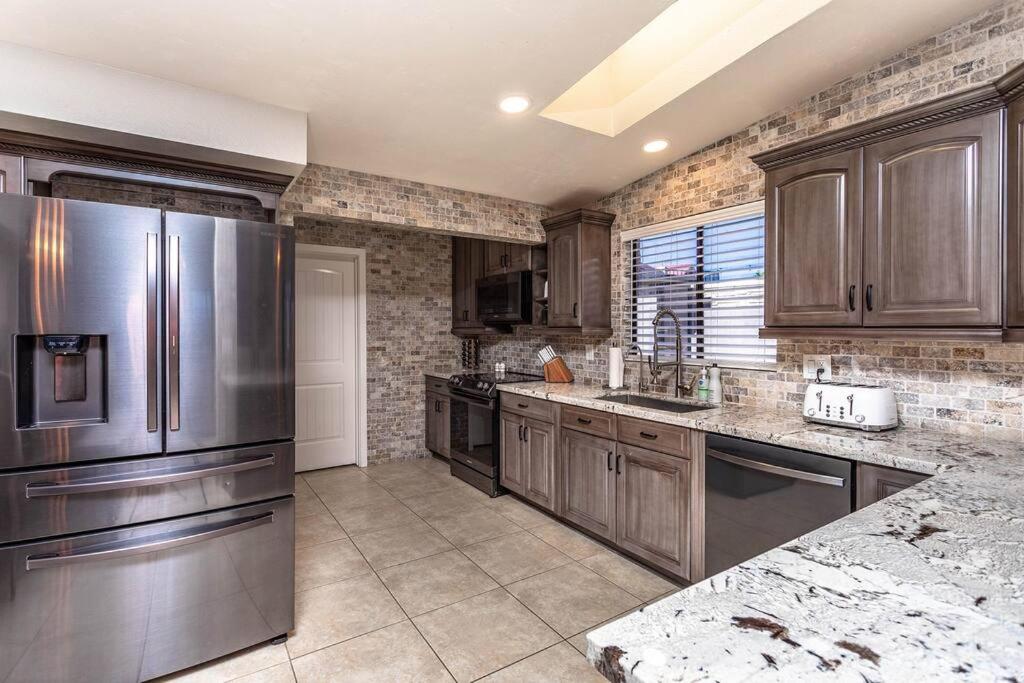 | Lakeside DREAMstay - Fun&Games, Pool/Spa, Bball