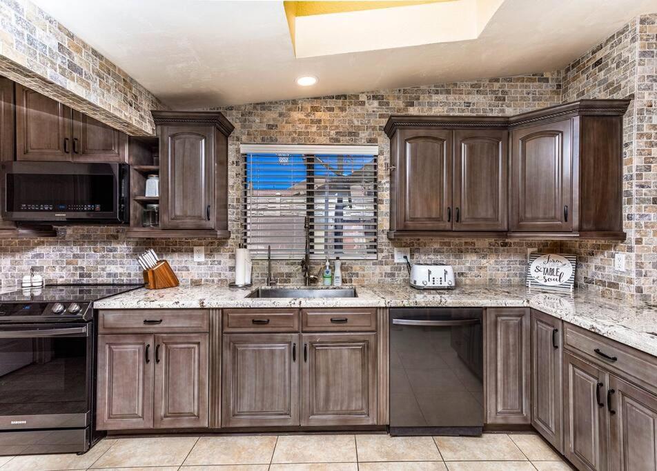 | Lakeside DREAMstay - Fun&Games, Pool/Spa, Bball
