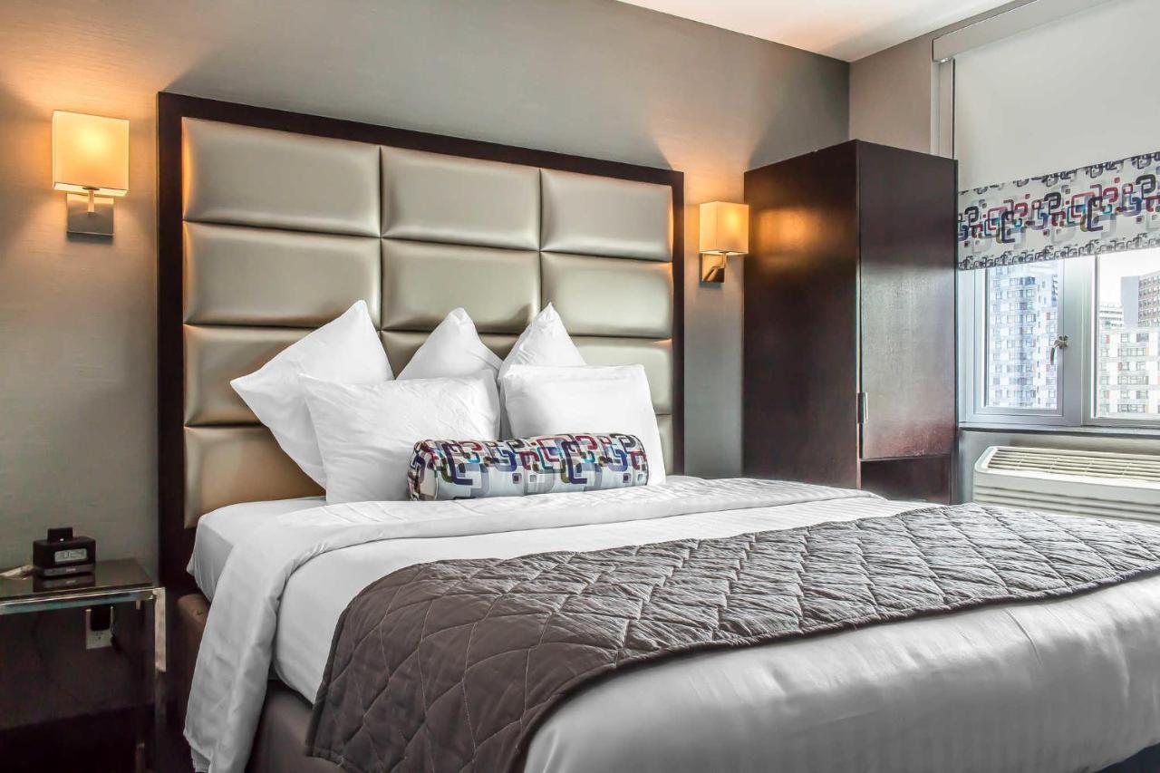 | Umbrella Hotel Bronx