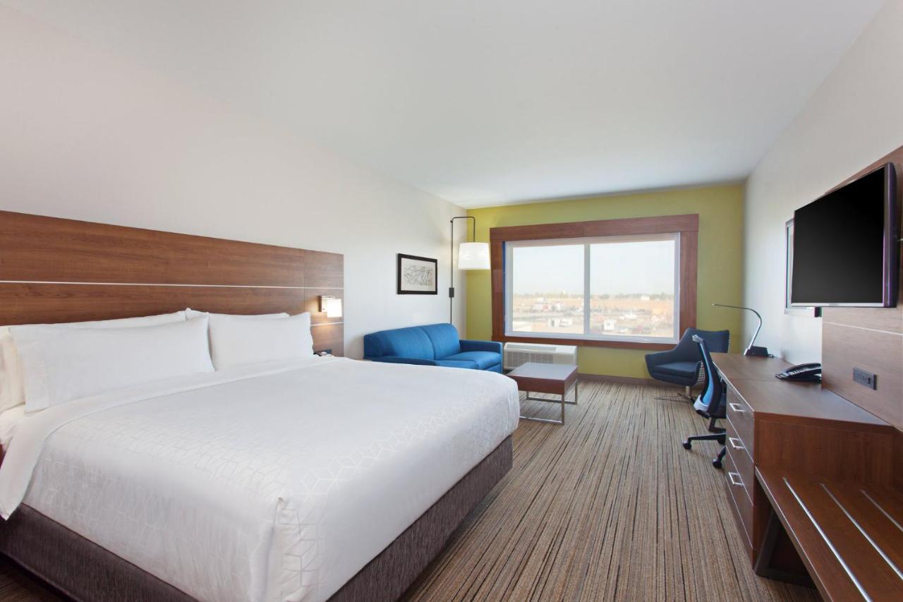 | Holiday Inn Express & Suites - Moses Lake, an IHG Hotel