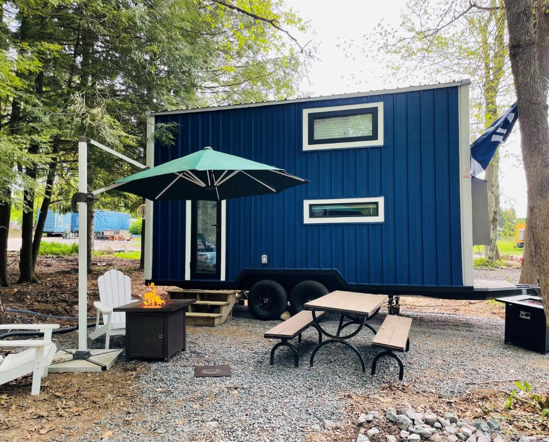 | Camptel Poconos Lodging