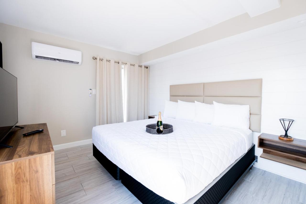 Deluxe King Suite at 300 Tenth