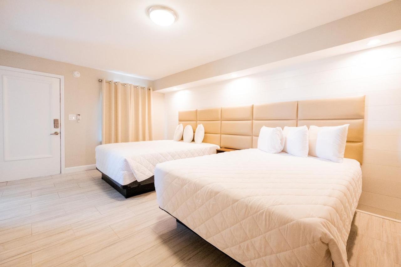 Deluxe Queen Room at 300 Tenth