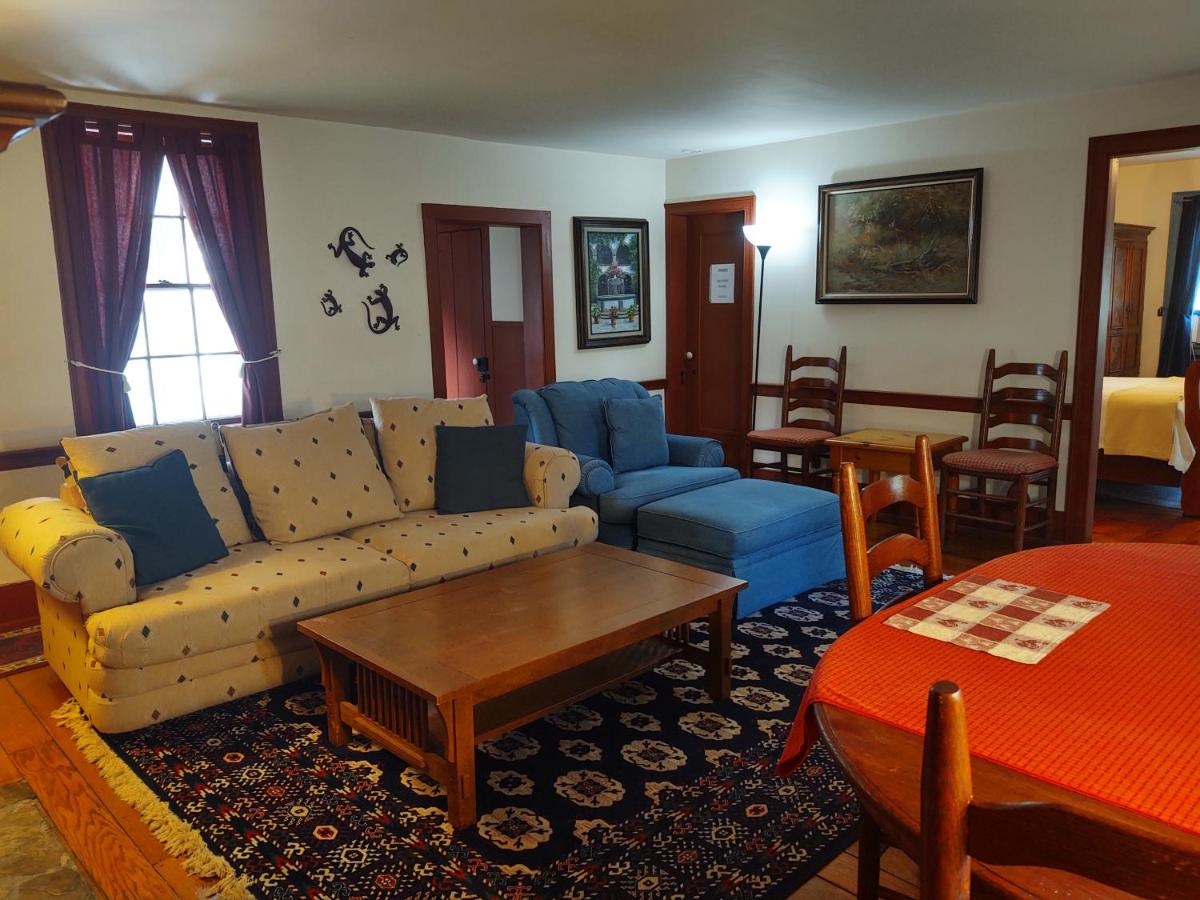 | 1805 House Bed & Breakfast
