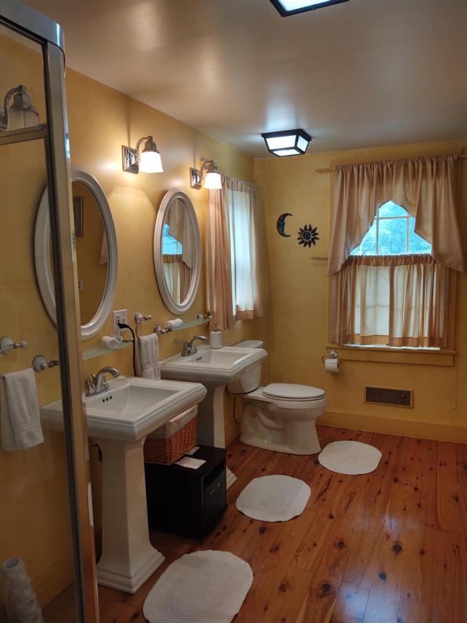 | 1805 House Bed & Breakfast