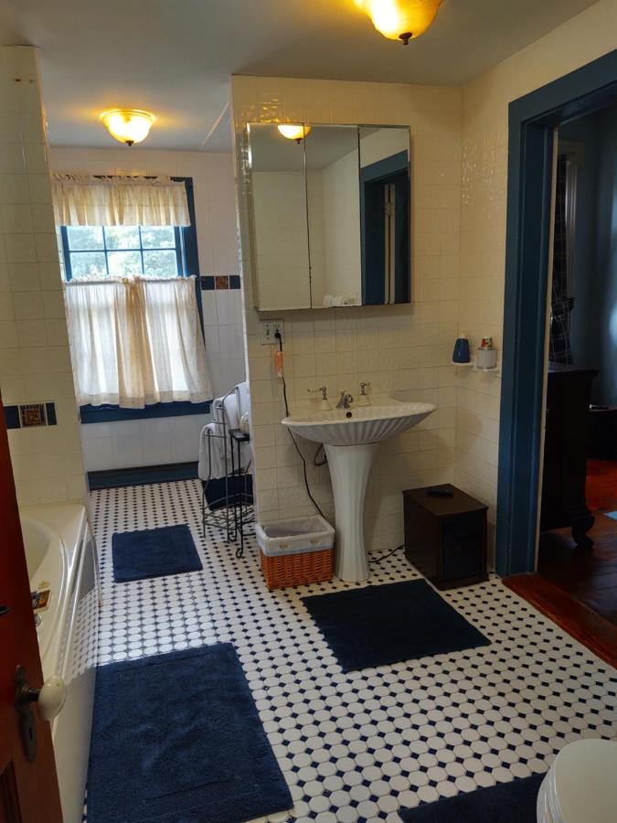 | 1805 House Bed & Breakfast